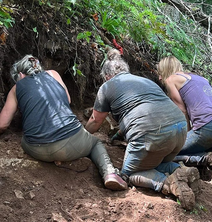 Guests digging for Herkimer diamonds in the pit at Fonda Mountain